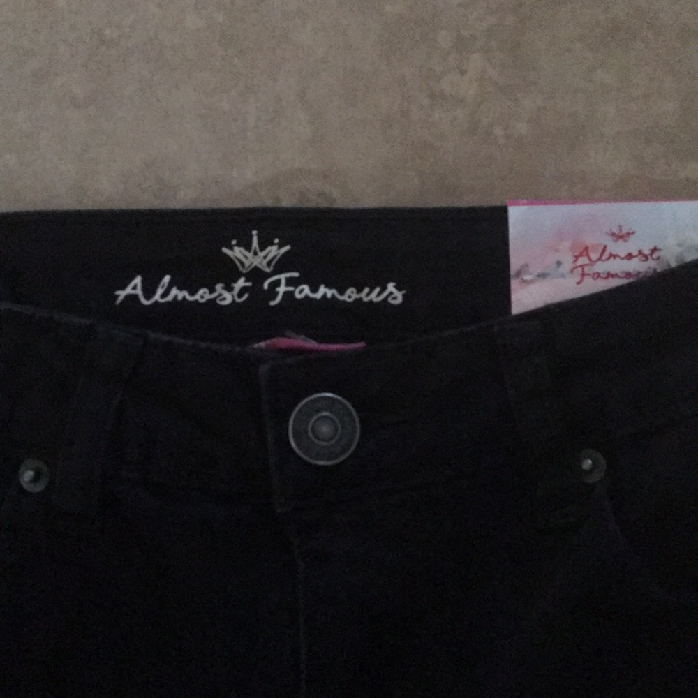 Almost Famous Mid Rise Shorts - Picture 5 of 5